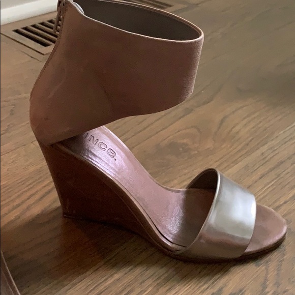 Size 6 1/2 Vince wedges.  Great condition - Picture 4 of 4